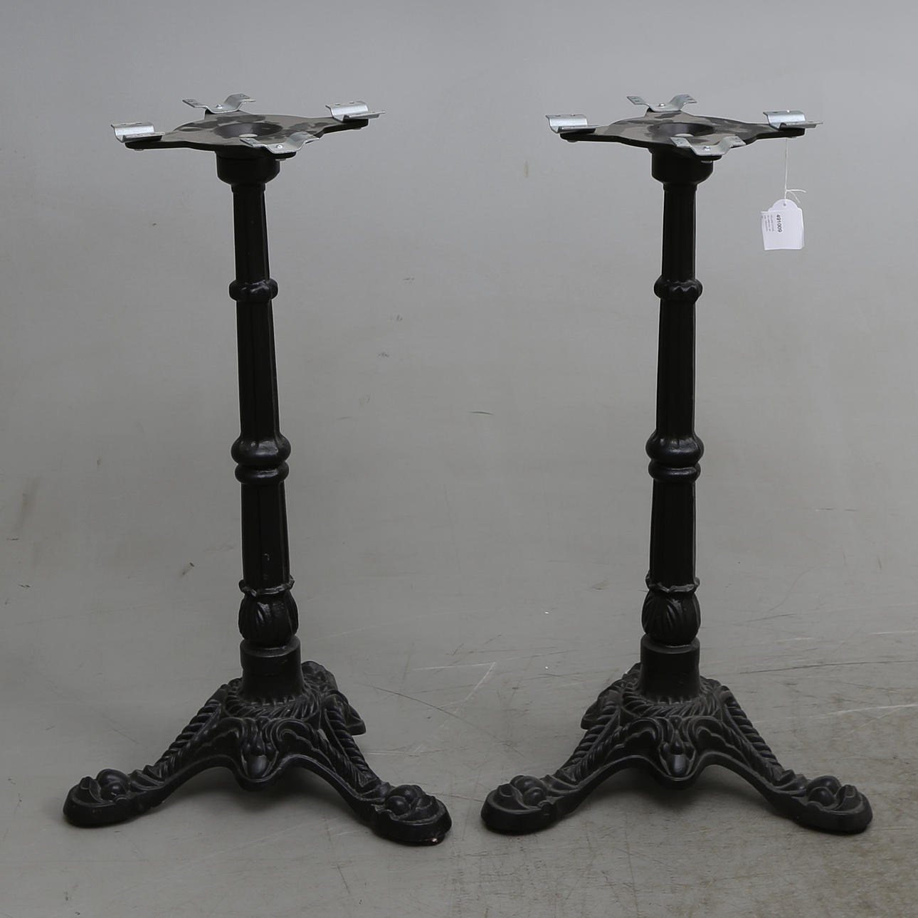 PELARFÖTTER, till cafébord, ett par, 1900/2000-tal.