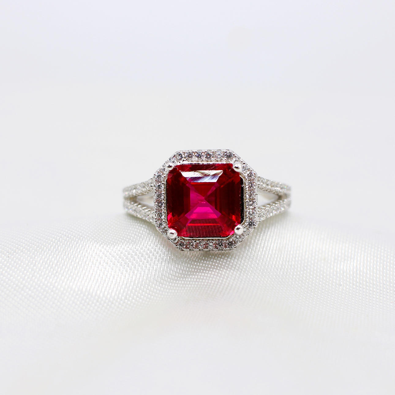 SILVER RING WITH RED CUBIC ZIRCONIA.