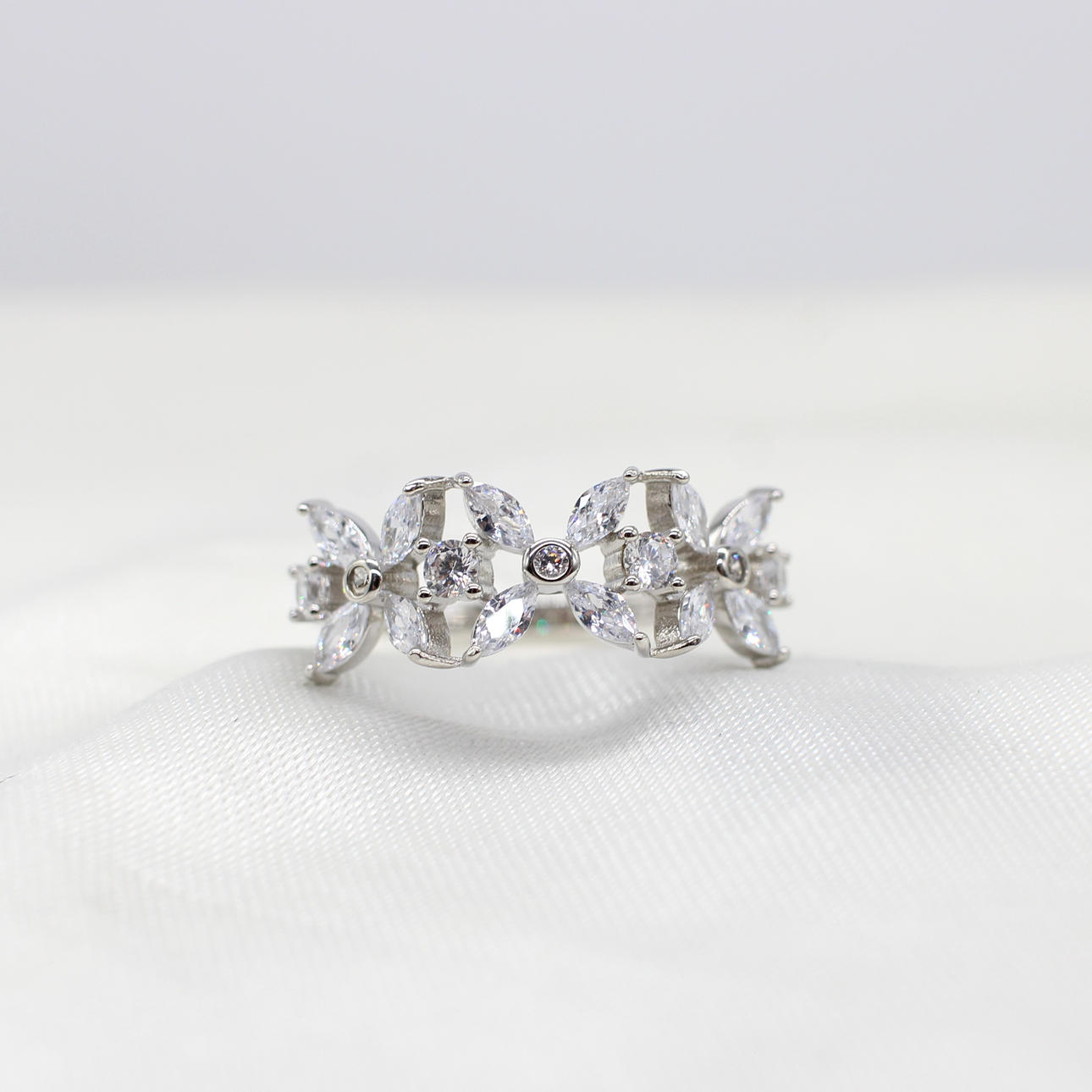 SILVER 925 FLORAL RING.