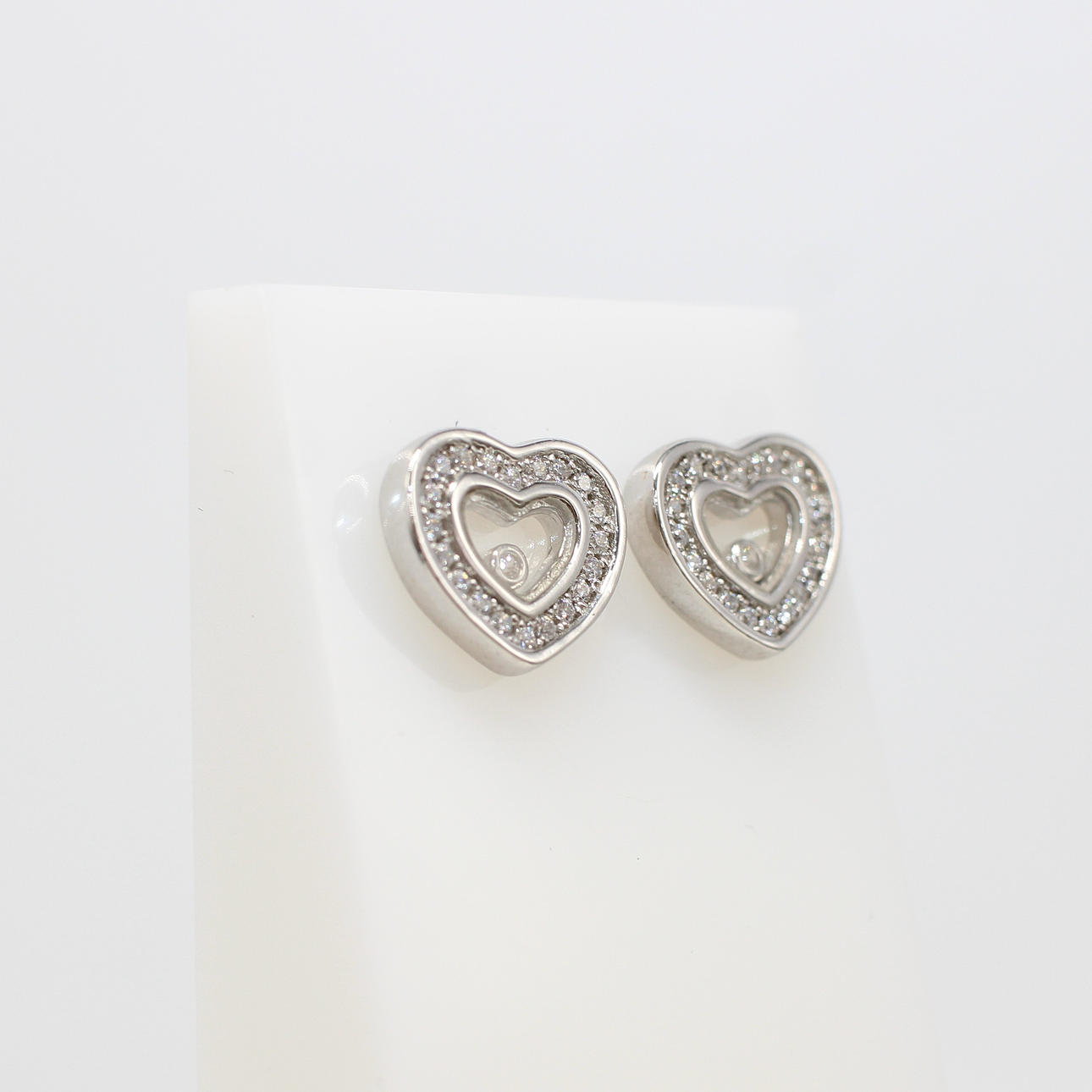 SILVER 925 HEART SHAPED STUDS.