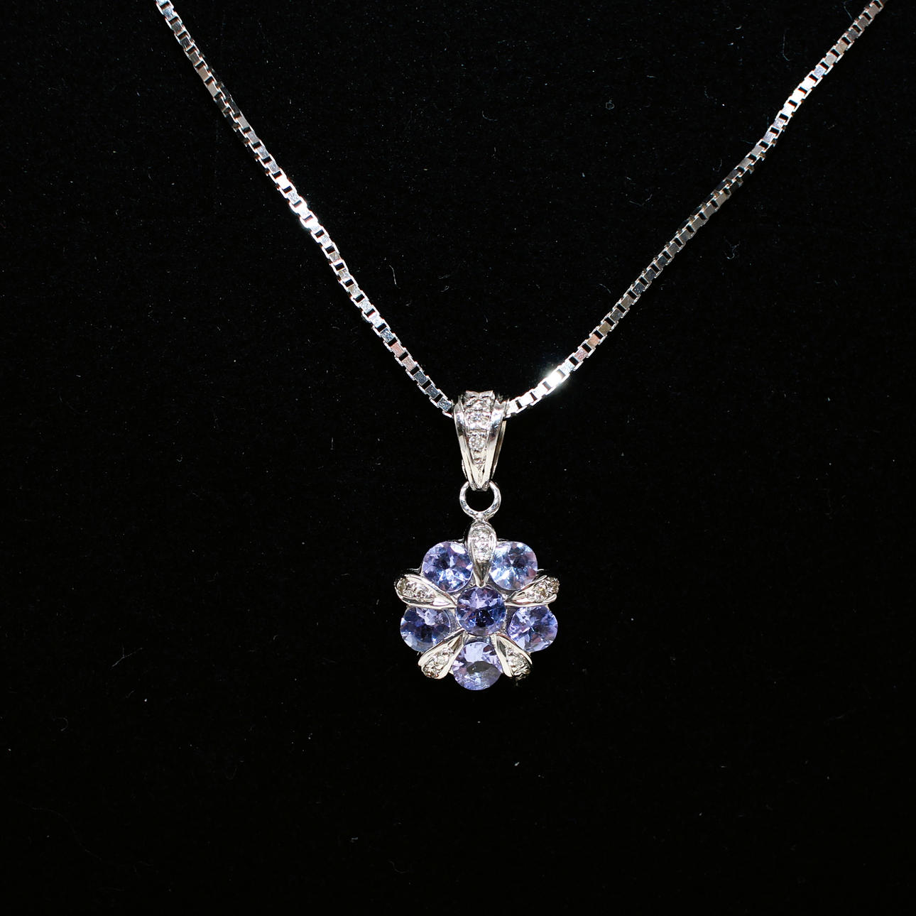 TANZANITE & DIAMOND NECKLACE.