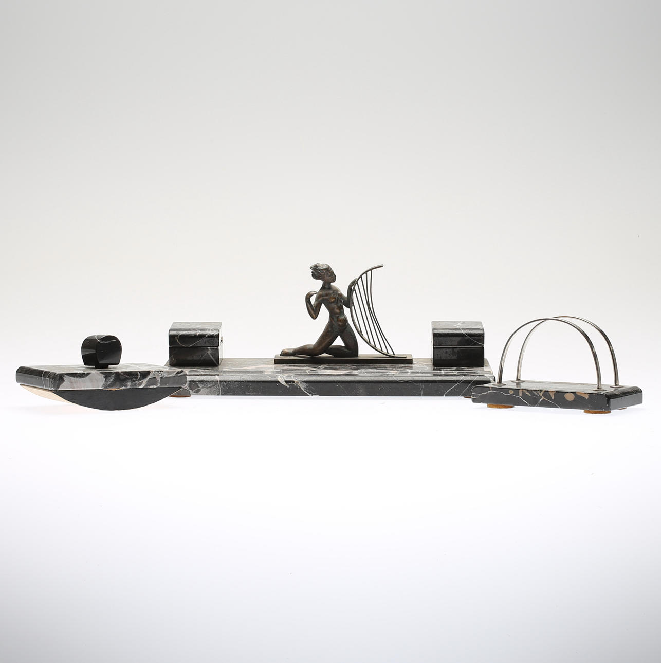 BORDSUPPSATS, 3 delar, marmor och patinerad metall, Art Deco, 1920-/30-tal.