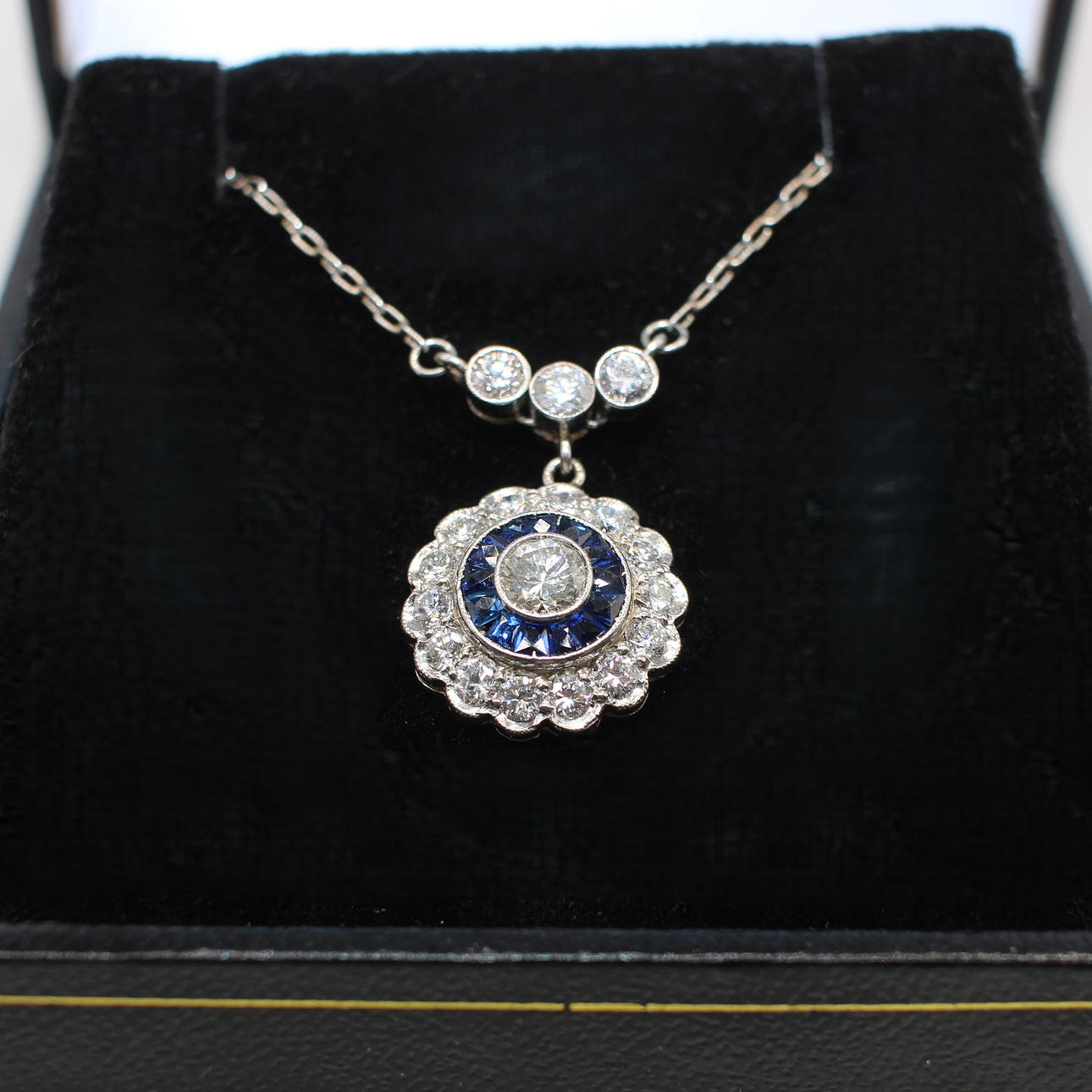 PLATINUM DIAMOND & SAPPHIRE CLUSTER NECKLACE.