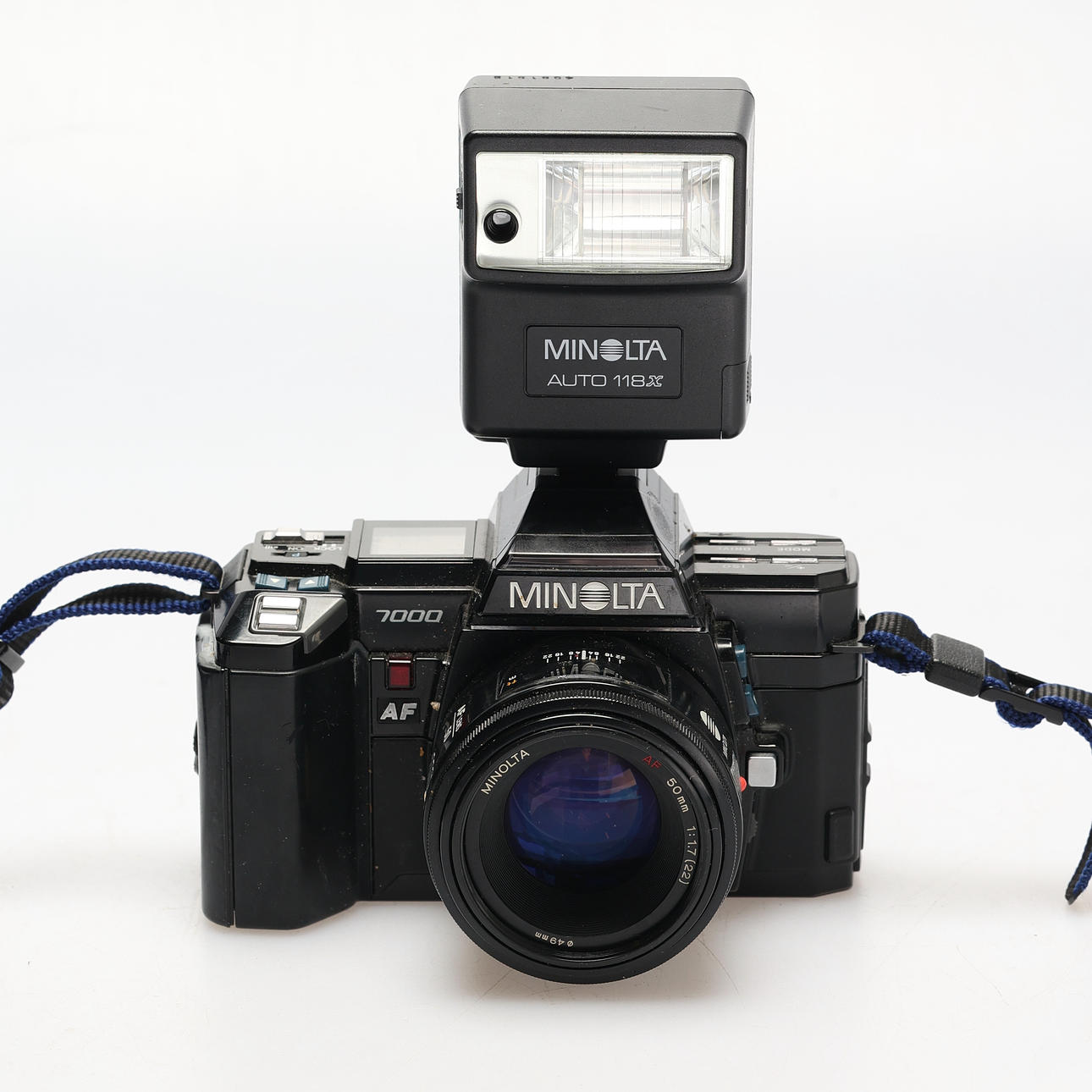 KAMERA. Minolta 7000 + blixt.