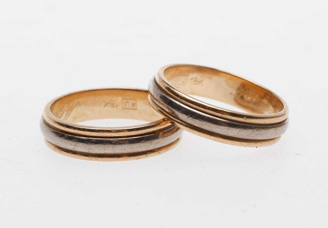RINGAR, 2 st, 18k guld, vikt ca 11,5 gr.