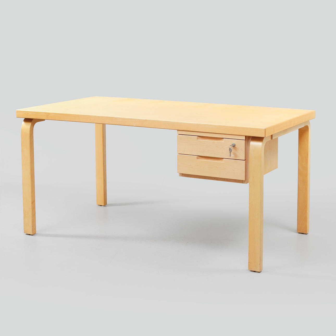 ALVAR AALTO. Escritorio, Artek.