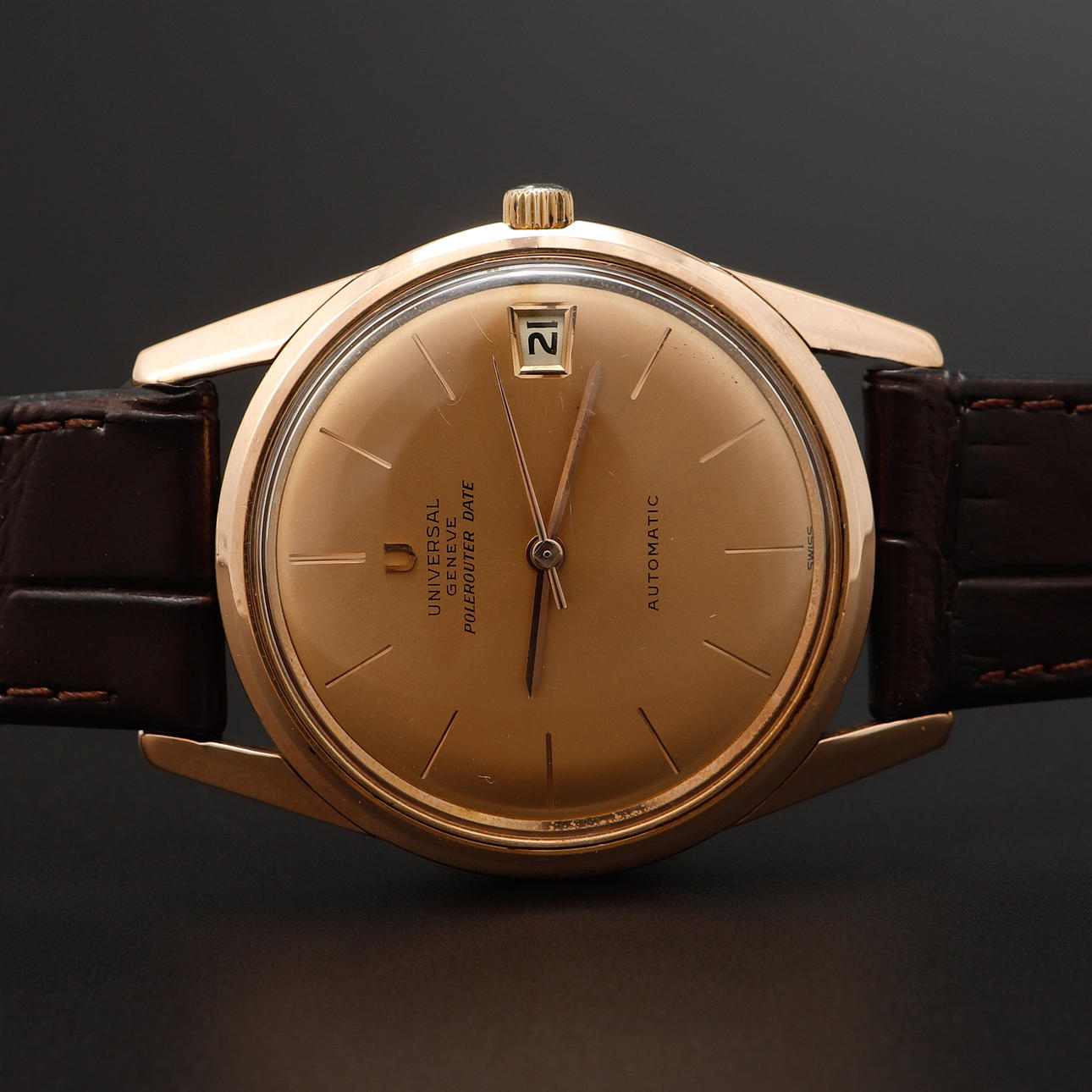 A WRISTWATCH, Universal, Genève, Polerouter Date, 18k rose gold, automatic, approx 1961.