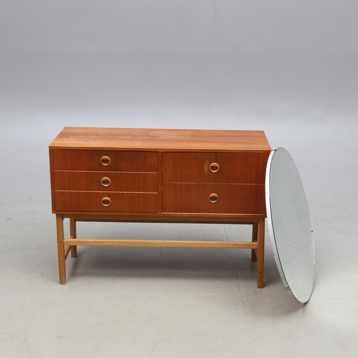 HALLBYRÅ, SPEGEL, 1900-talets andra hälft.