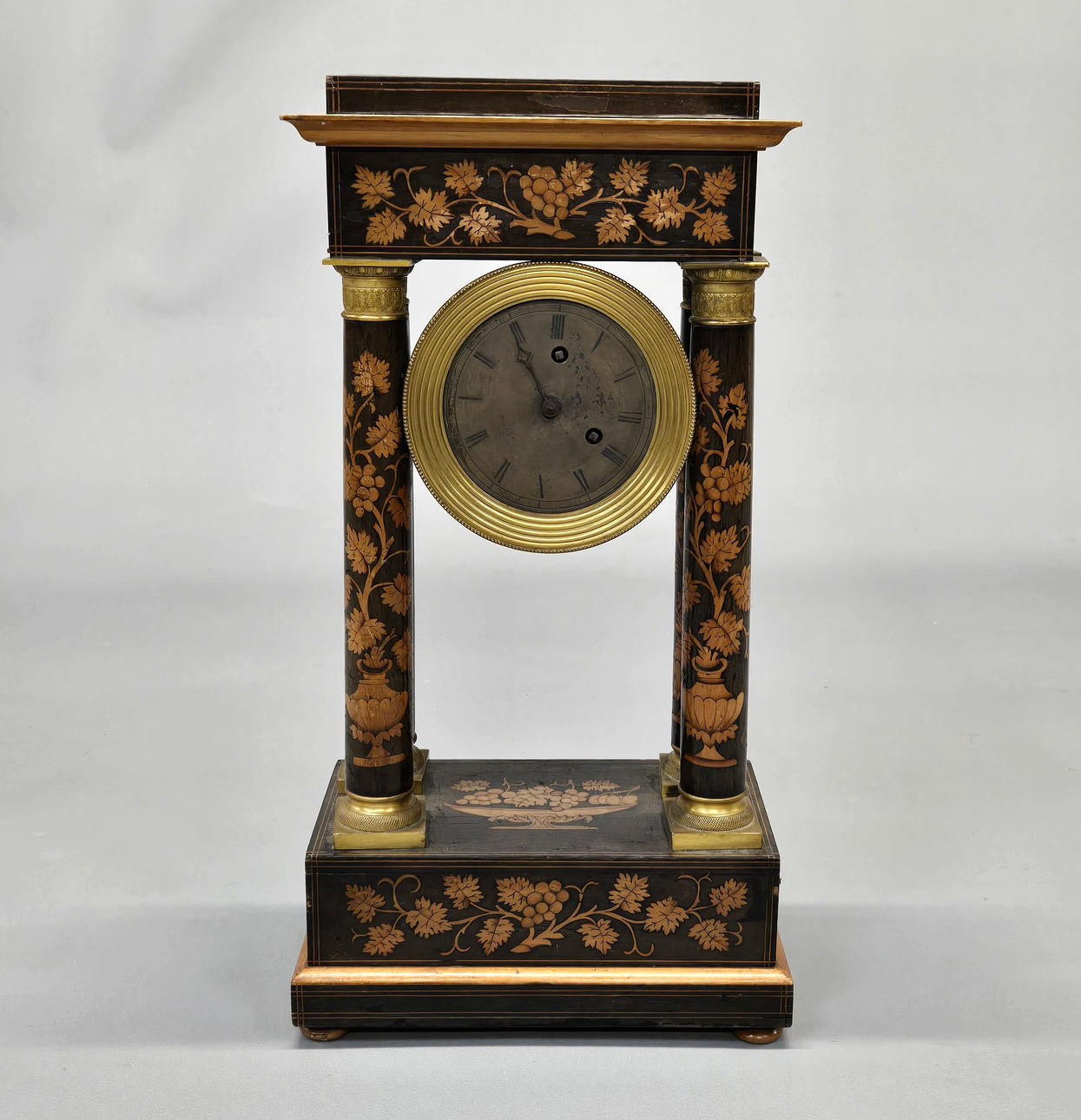 A WOODEN INLAID MANTEL CLOCK.