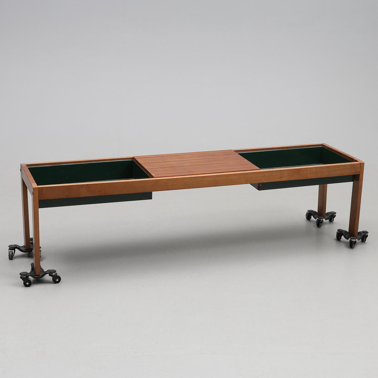 FLOWER TABLE. 20th century.