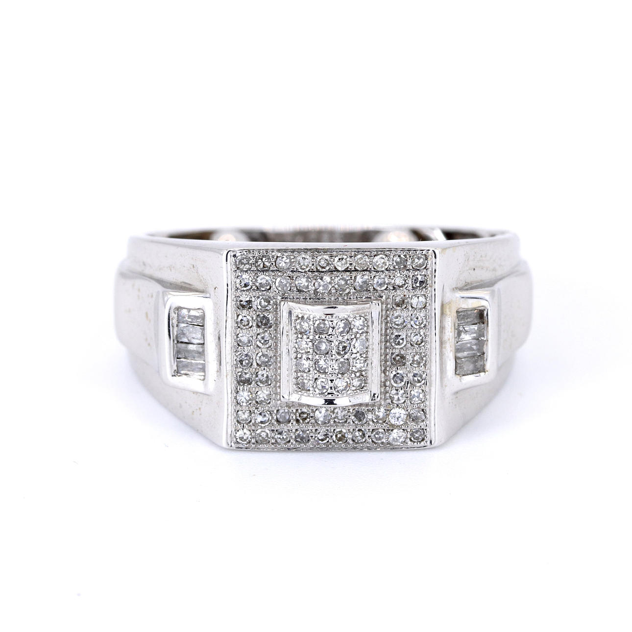 9CT WHITE GOLD DIAMOND SET SIGNET RING.