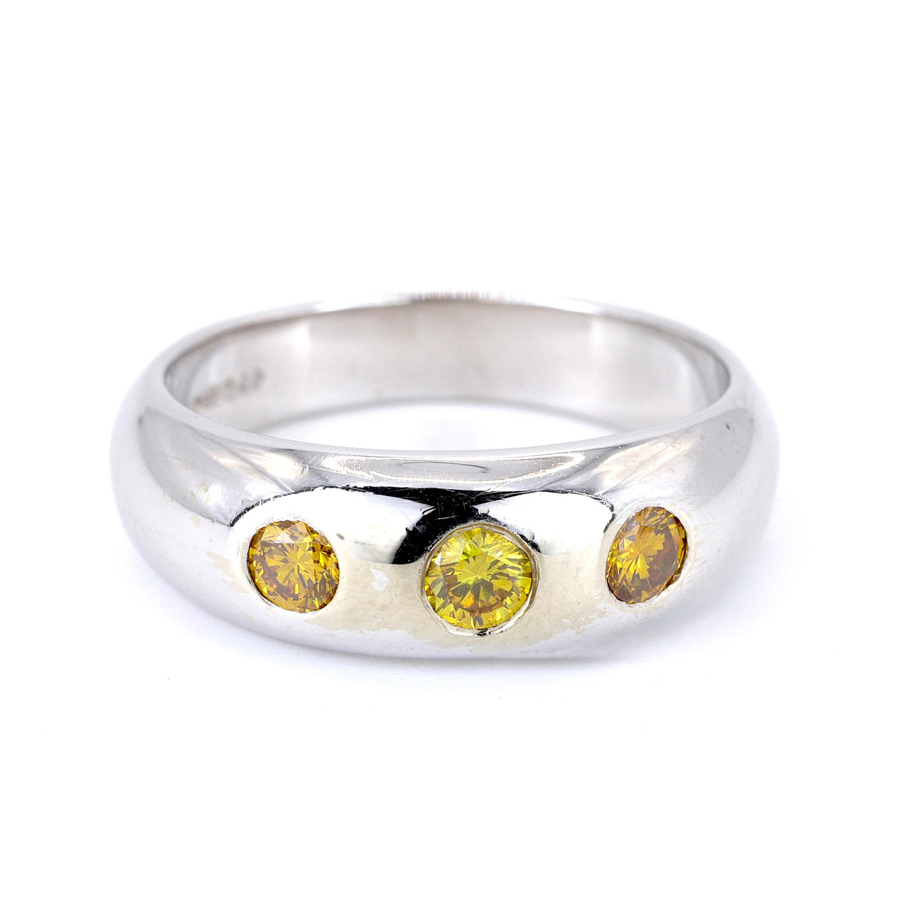 9CT WHITE GOLD FANCY DIAMOND SET RING.