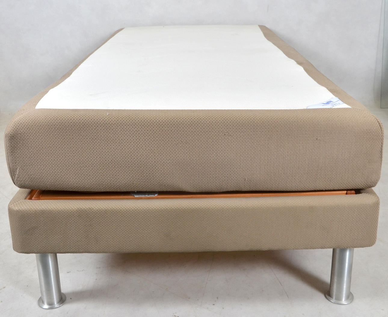 SÄNG, Wonderland, höj och sänkbar, Jensen, 200x90 cm.