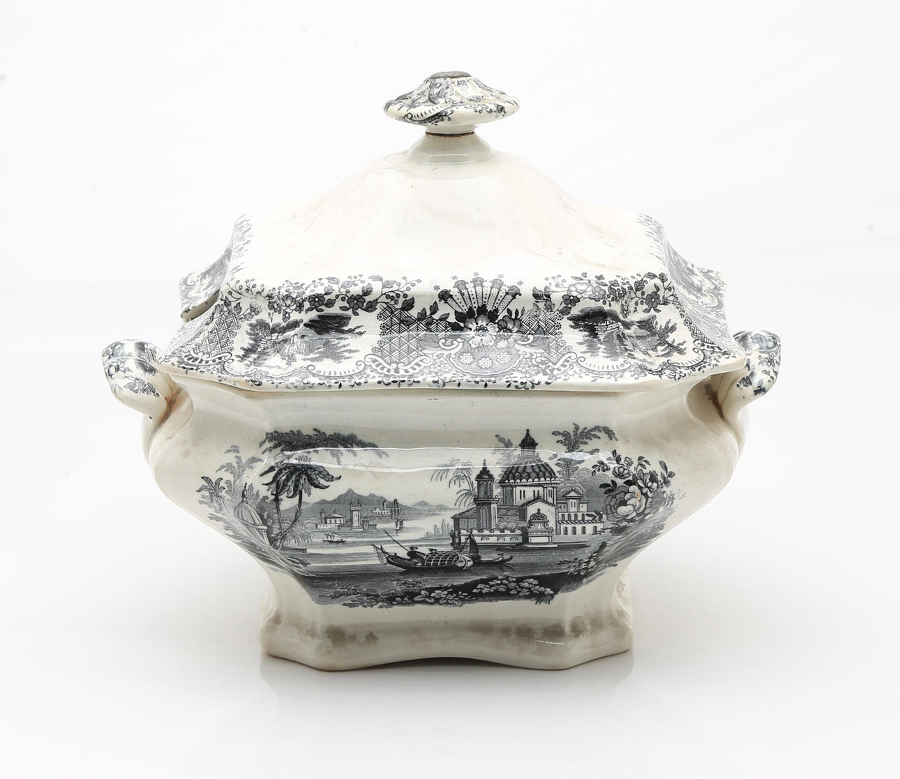 Pickman printed earthenware tureen, early 20th Century.