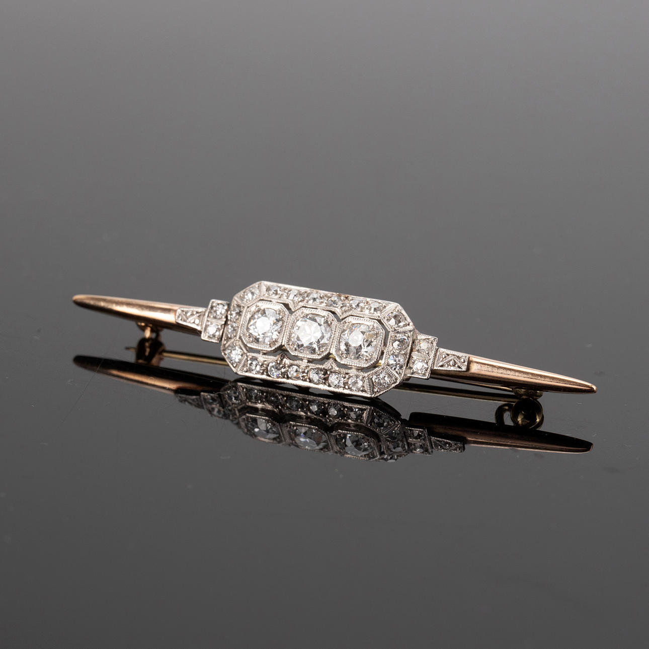 Brooch with diamonds.