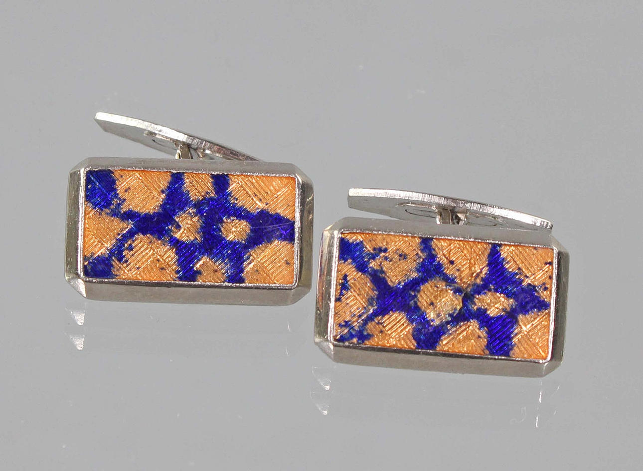ENAMEL CUFFLINKS.