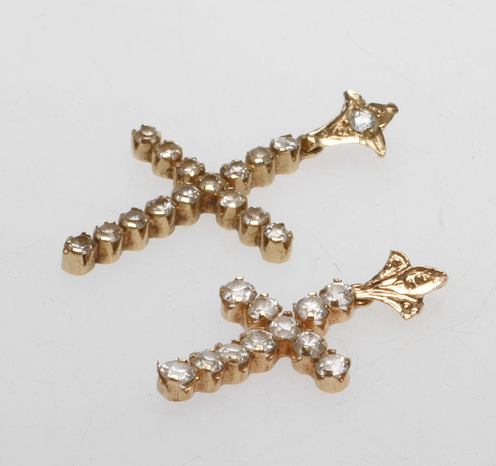 HÄNGEN, 2 st, 14k total vikt ca 3,2 gr.