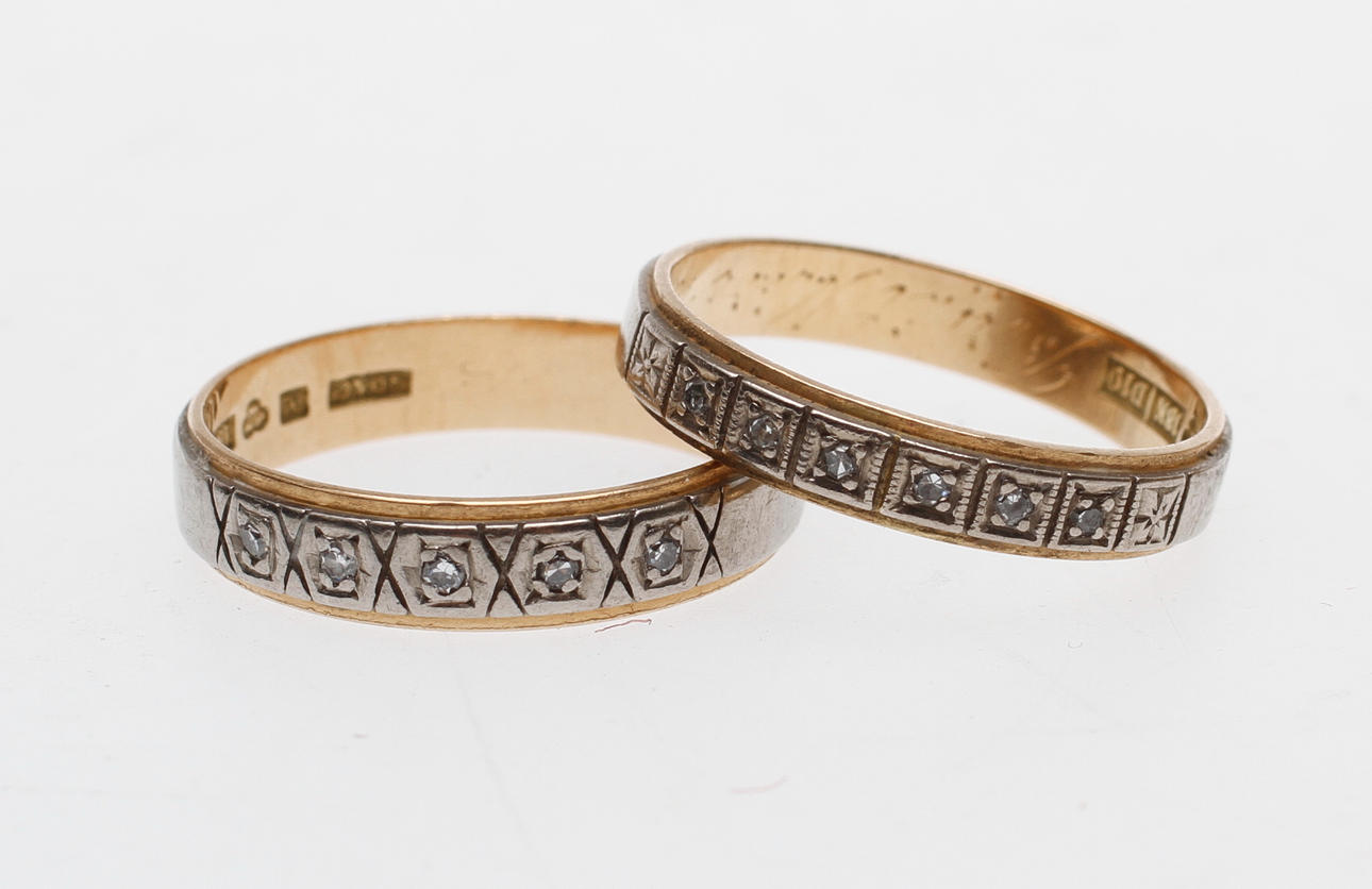 RINGAR, 2 st, 18k guld, med stenar, vikt ca 6,7 gr.
