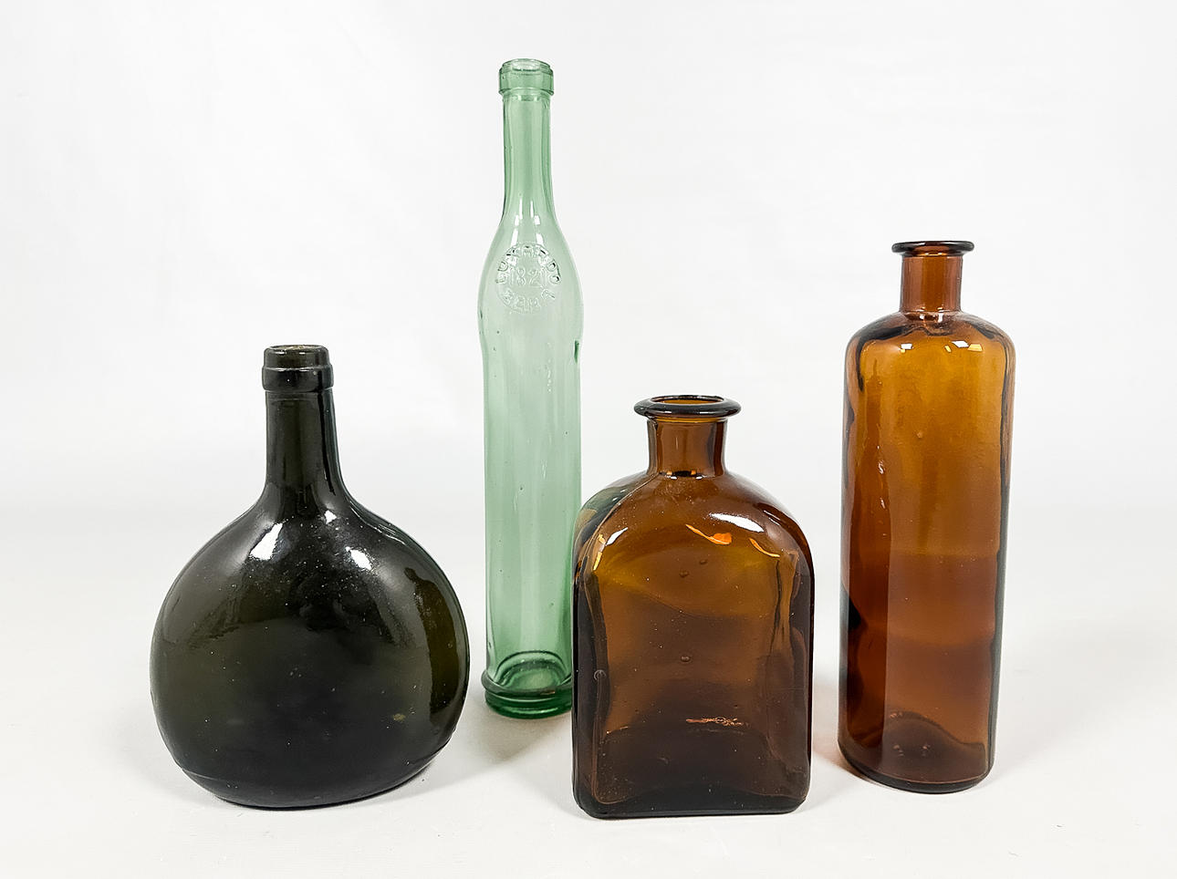 FLASKOR, 4 st, glas, 18/1900-tal.