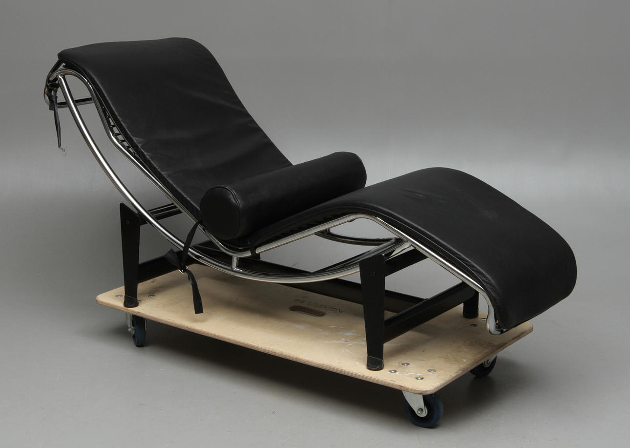 LIGGFÅTÖLJ/VILSTOL, efter Le Corbusier LC4, 19/2000-tal.