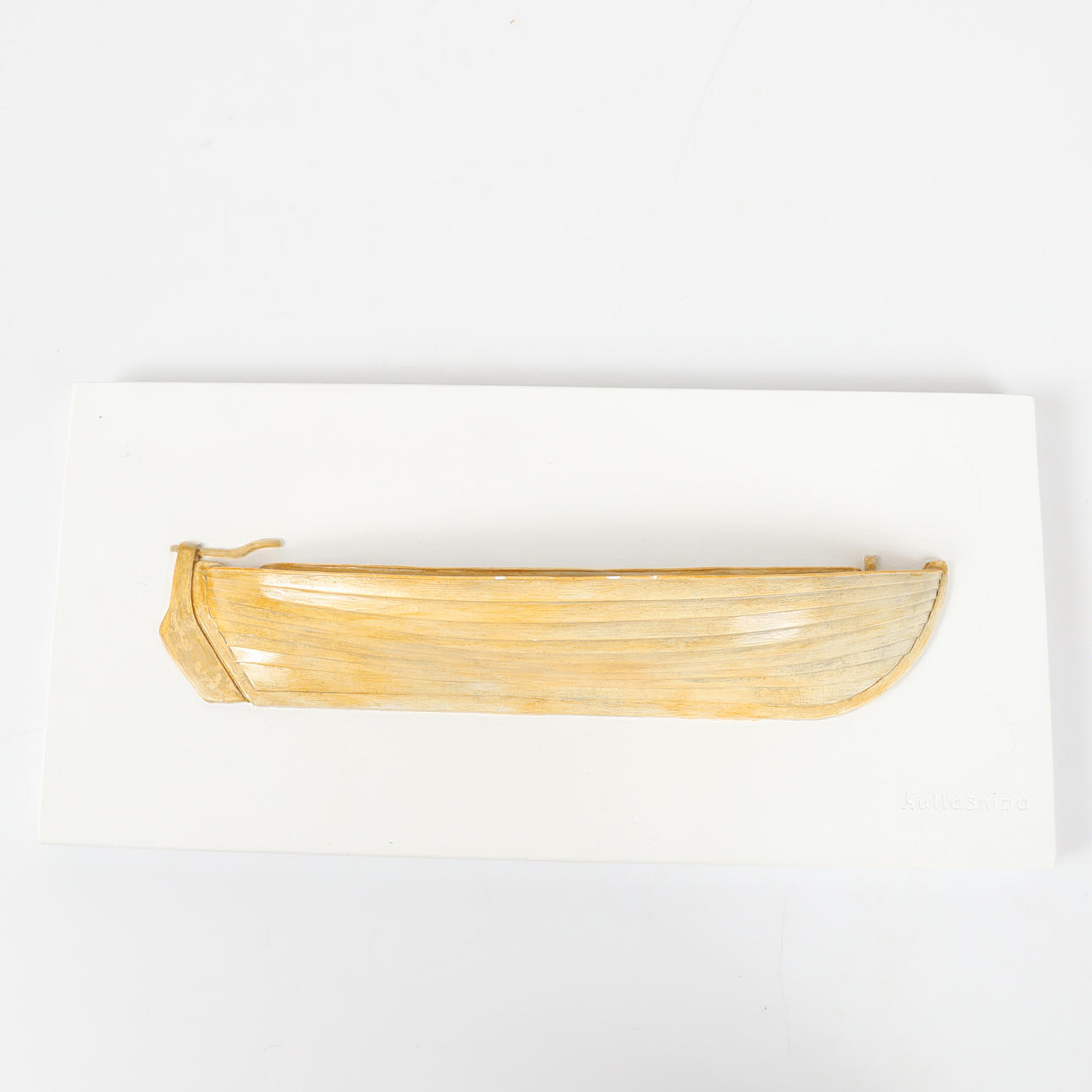 JANNE FRISK. Väggrelief, "Kullasnipa", gips, Råå.