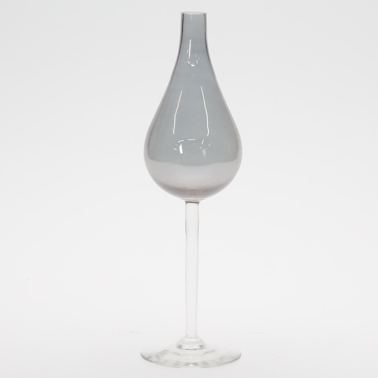 TULPANGLAS. Sotfärgat glas.