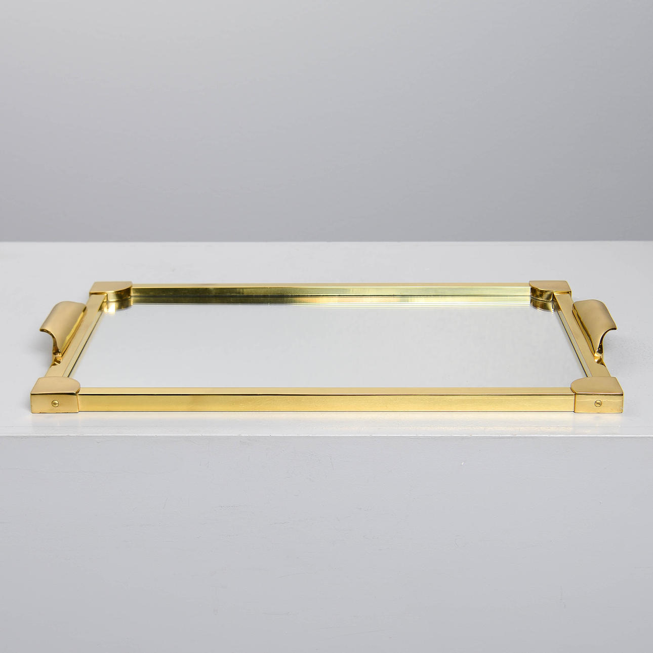 BRICKA, mässing & spegelglas, 1900-talets andra hälft.