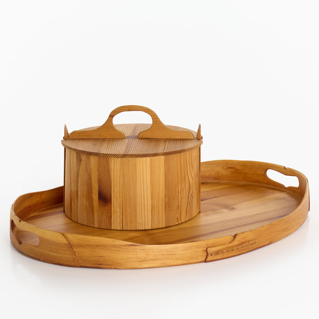 A 2-piece pine tray and box, signed and dated, 2000's.