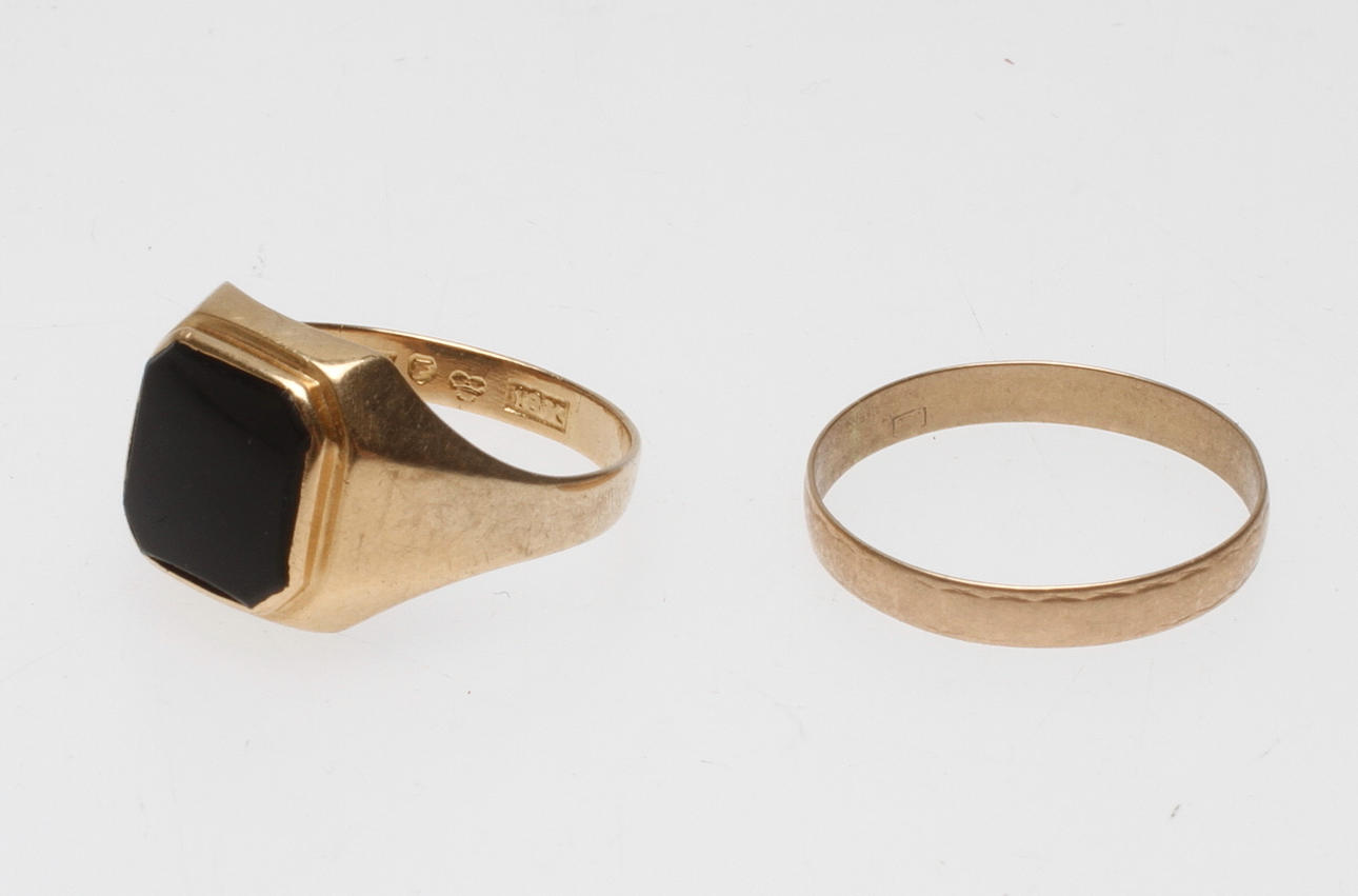 RINGAR, 2 st, 18k guld, total vikt ca 3,3 gr.