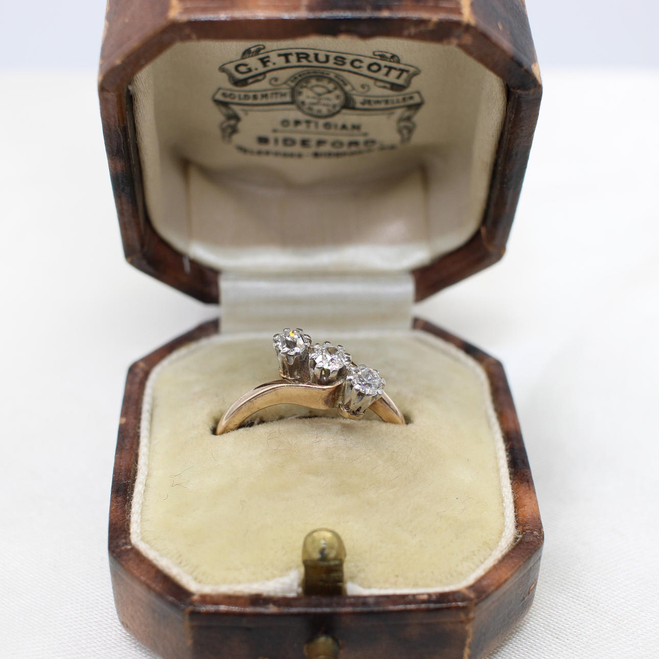 VINTAGE DIAMOND TRILOGY RING 0.58CT.