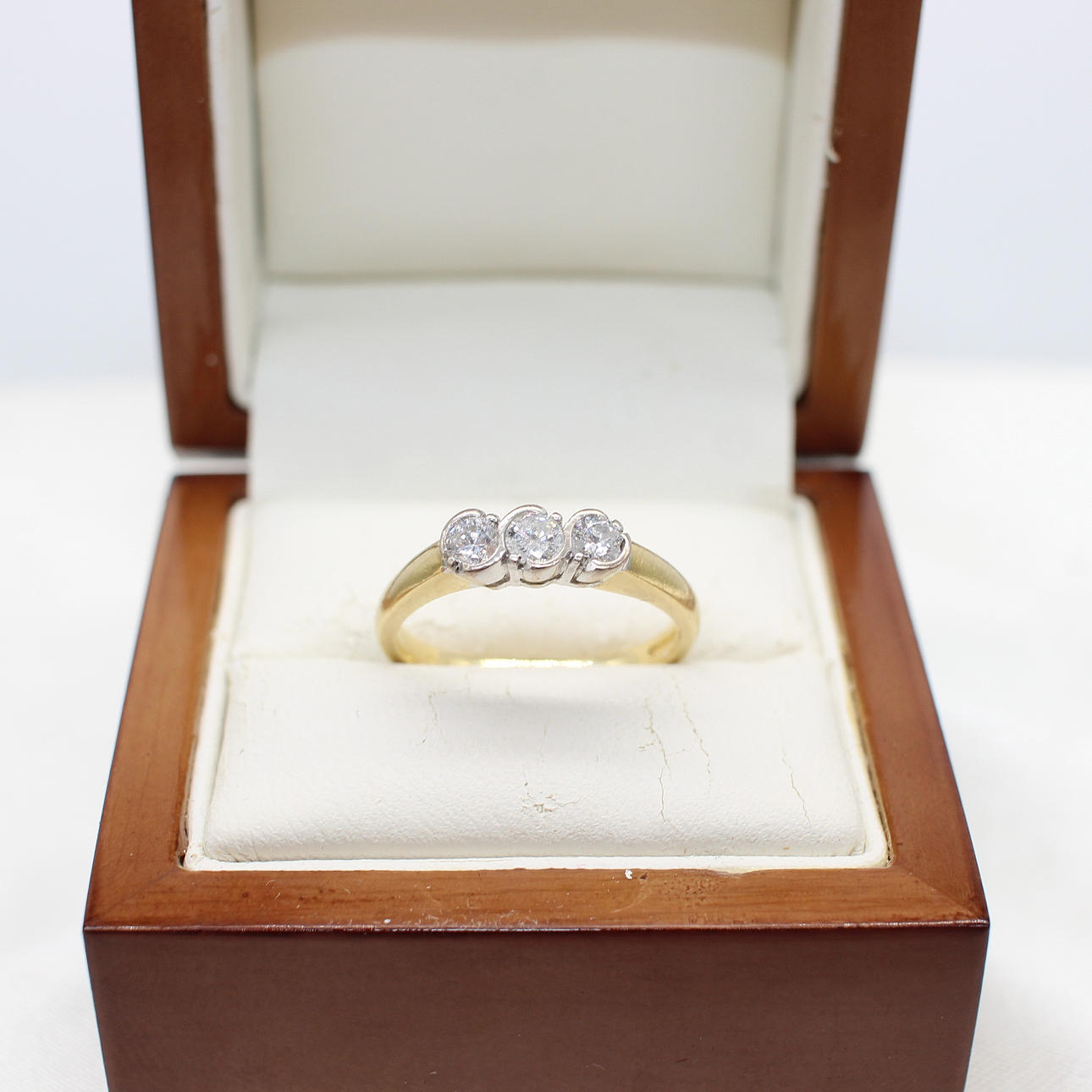 18K DIAMOND TRILOGY RING.