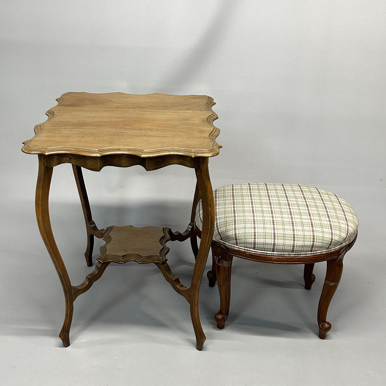 EDWARDIAN SIDE TABLE AND UPHOLSTERED STOOL.