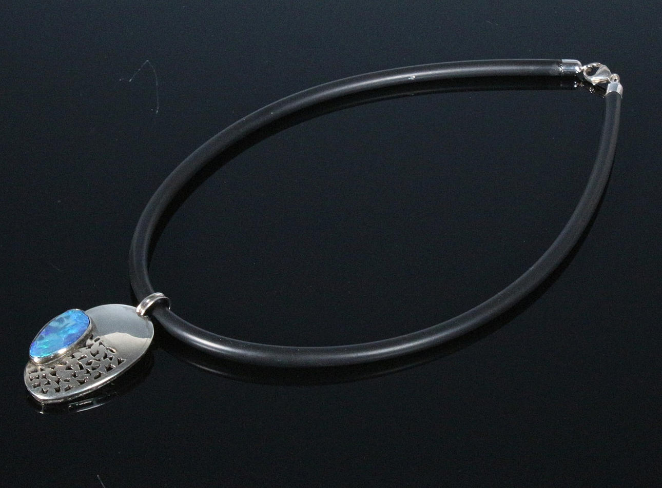 Rubber necklace with opal doublet pendant.