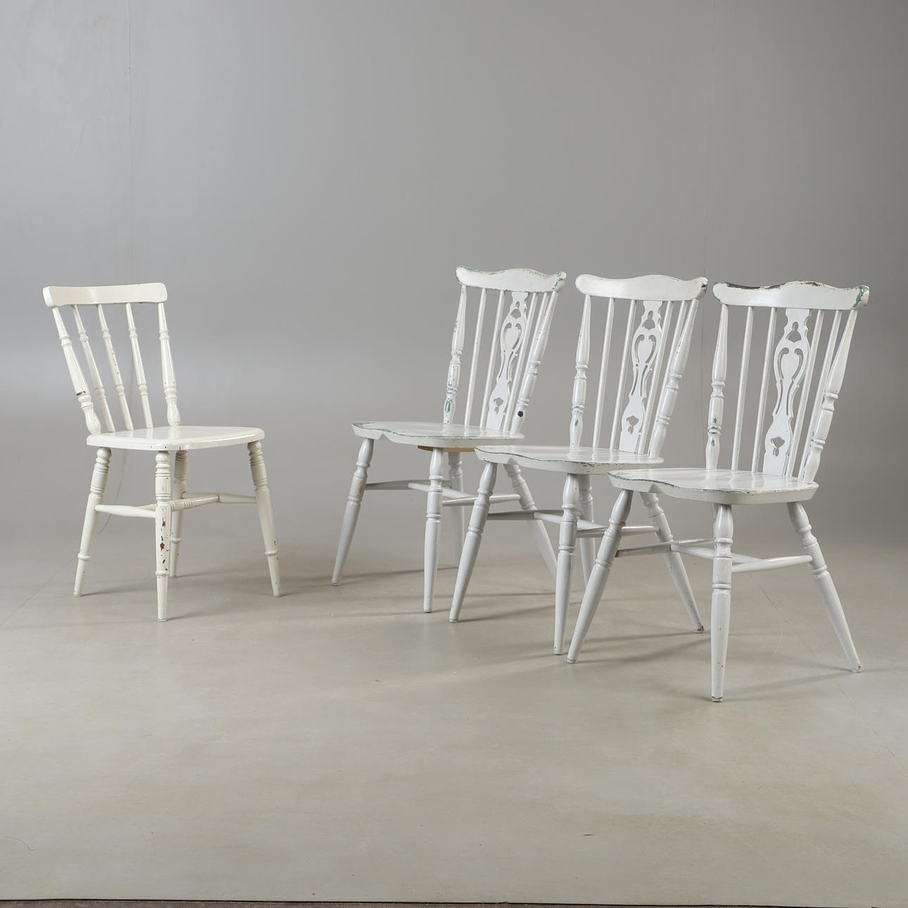 STOLAR, 4 stycken, gråmålade, 1900-talets första hälft.