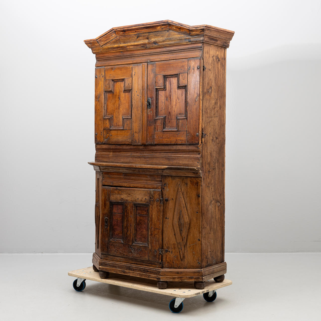 A Swedish pine cupboard, 1700/19th century.
