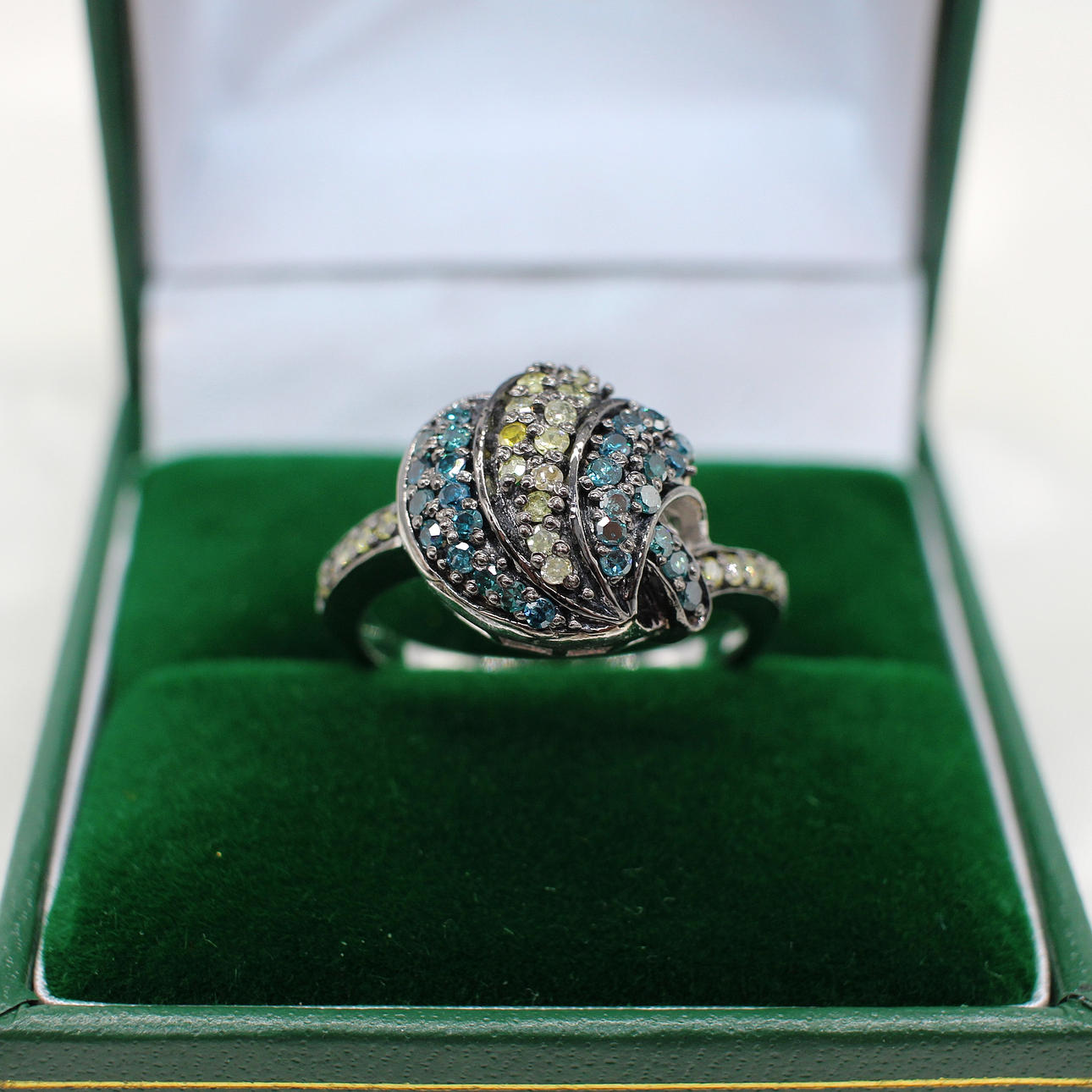 BLUE & FANCY COLOURED DIAMOND RING.