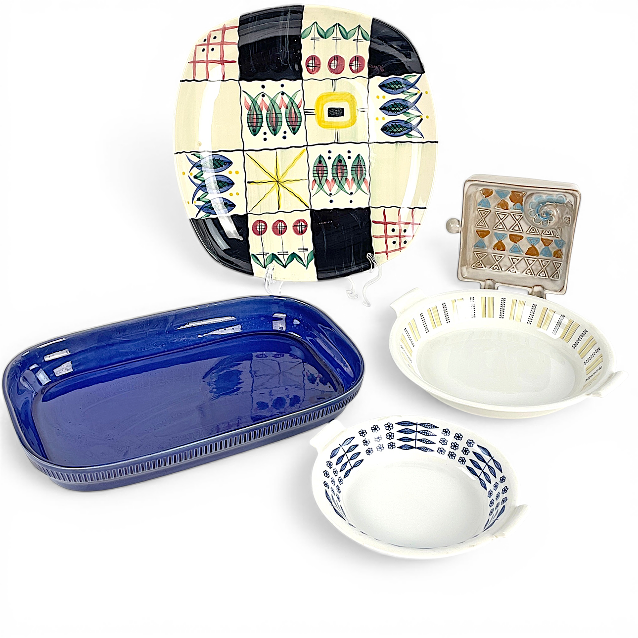 A 5-piece ceramic party, including Jie Gantofta, Rörstrand & Upsala Ekeby, second half of the 20th century.