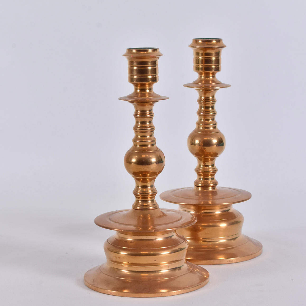 LJUSSTAKAR, ett par, malm, 1900-tal.