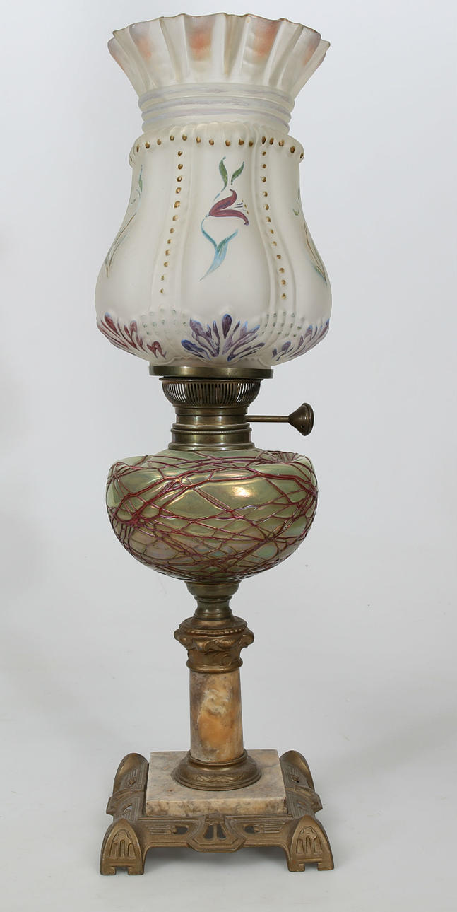 FOTOGENLAMPA, bordsmodell, loetzliknande glashus, 1900-talets första kvartal.