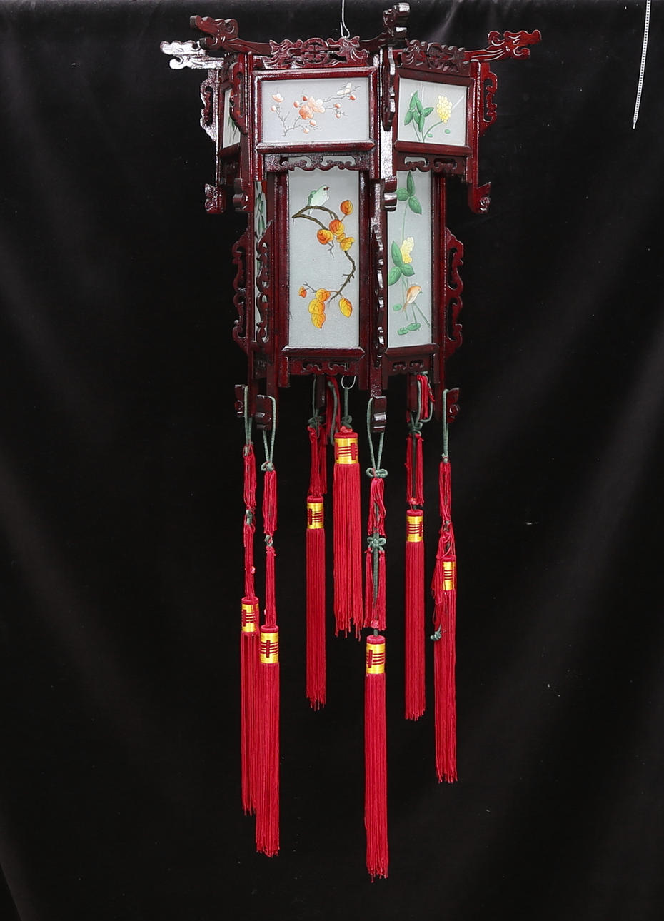 TAKLAMPA, Kina, 1900-tal, höjd ca. 41 cm.