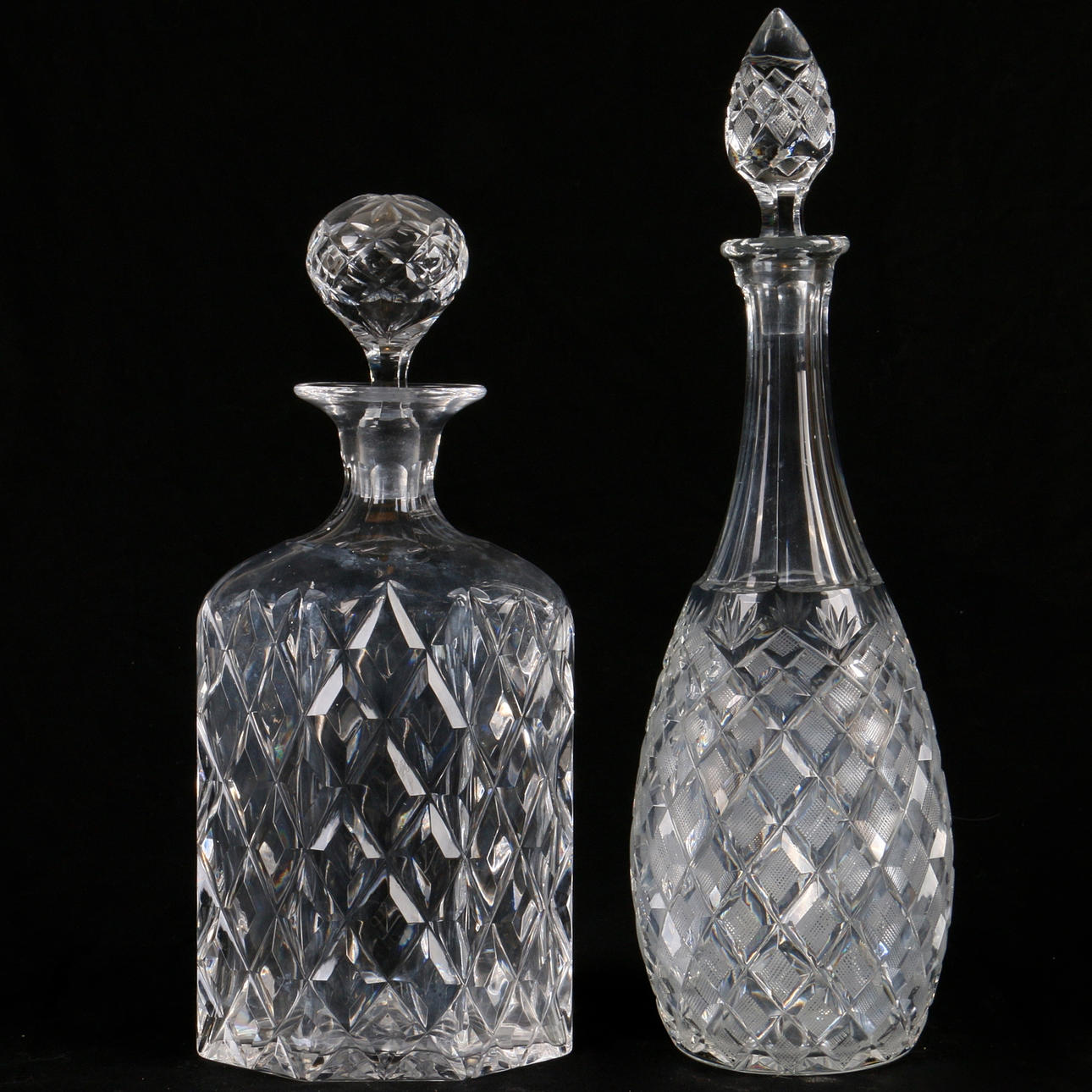 KARAFFER, 2 st. Glas, slipad rutdekor, 1900-tal.