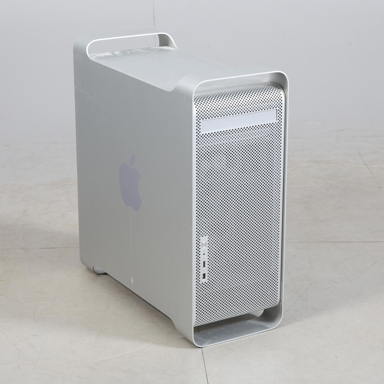 COMPUTER POWER MAC G5, 2003. Does not work, components are missing.