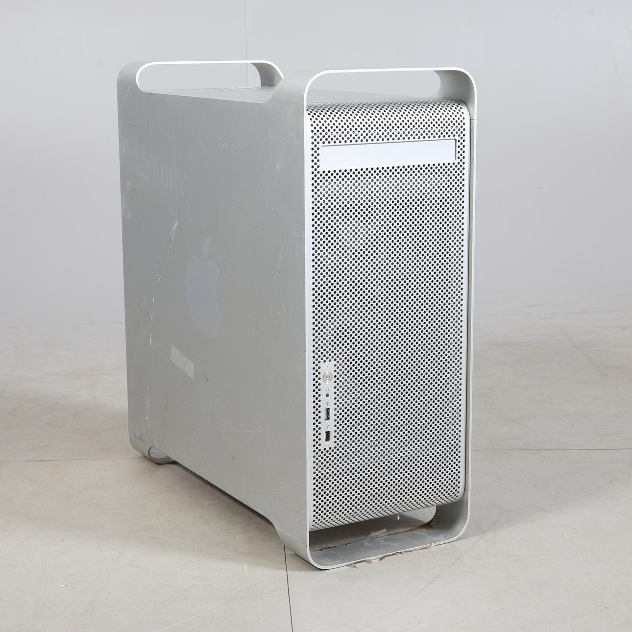 COMPUTER POWER MAC G5, 2003. Does not work, components are missing.
