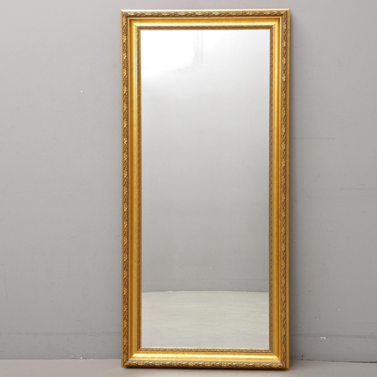 A mirror, gilt, 1900/2000s.