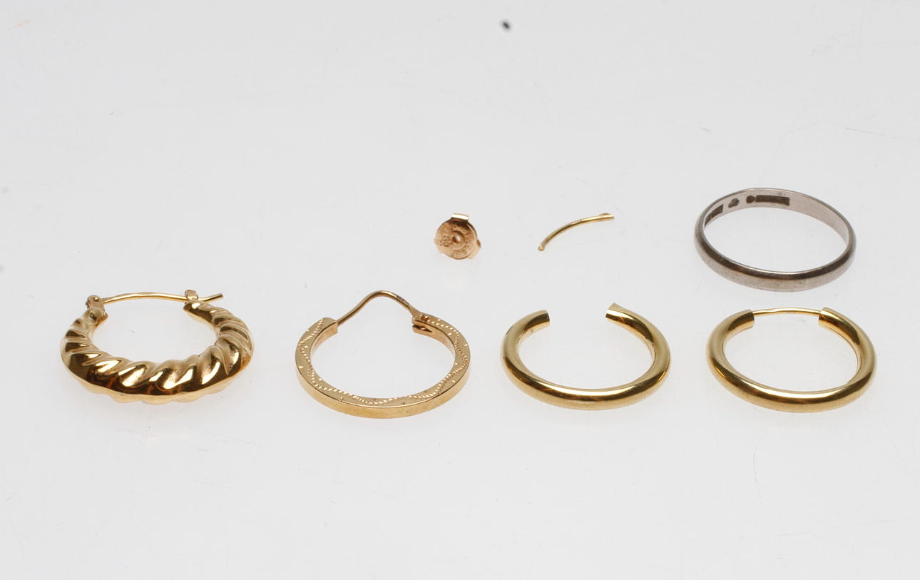 SKROTGULD, 18k guld, vikt ca 6,6 gr.