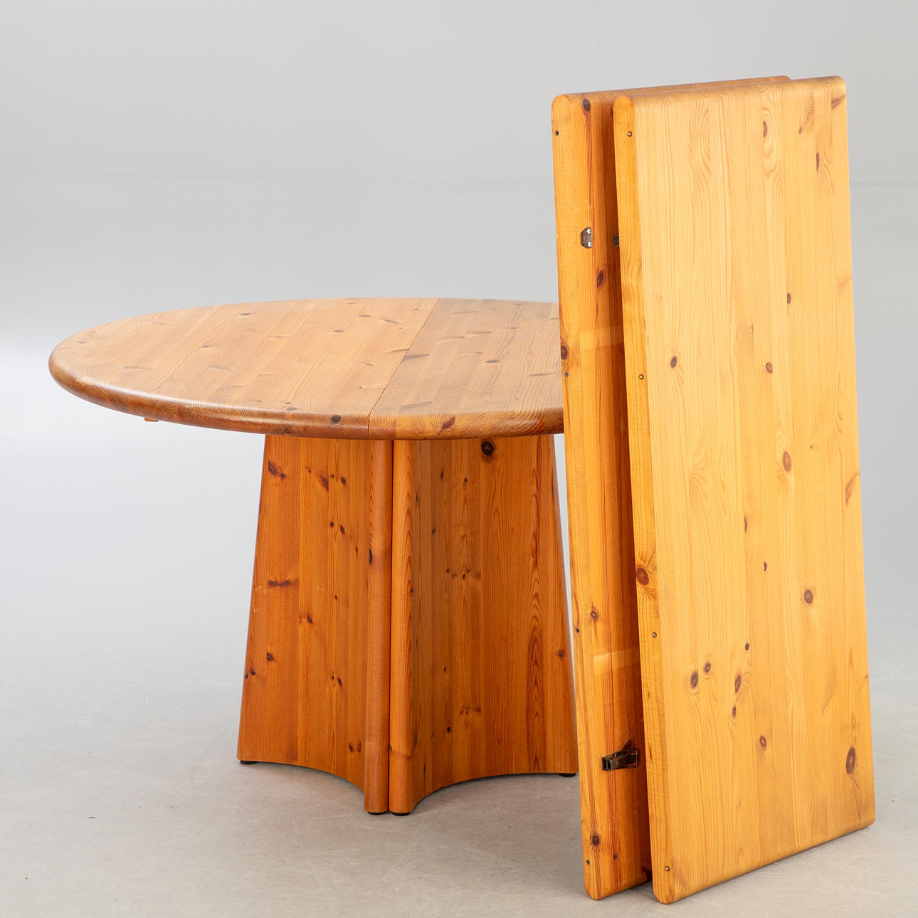 Glostrup extendable table with two inserts, solid pine wood, Denmark, 20. Jh.