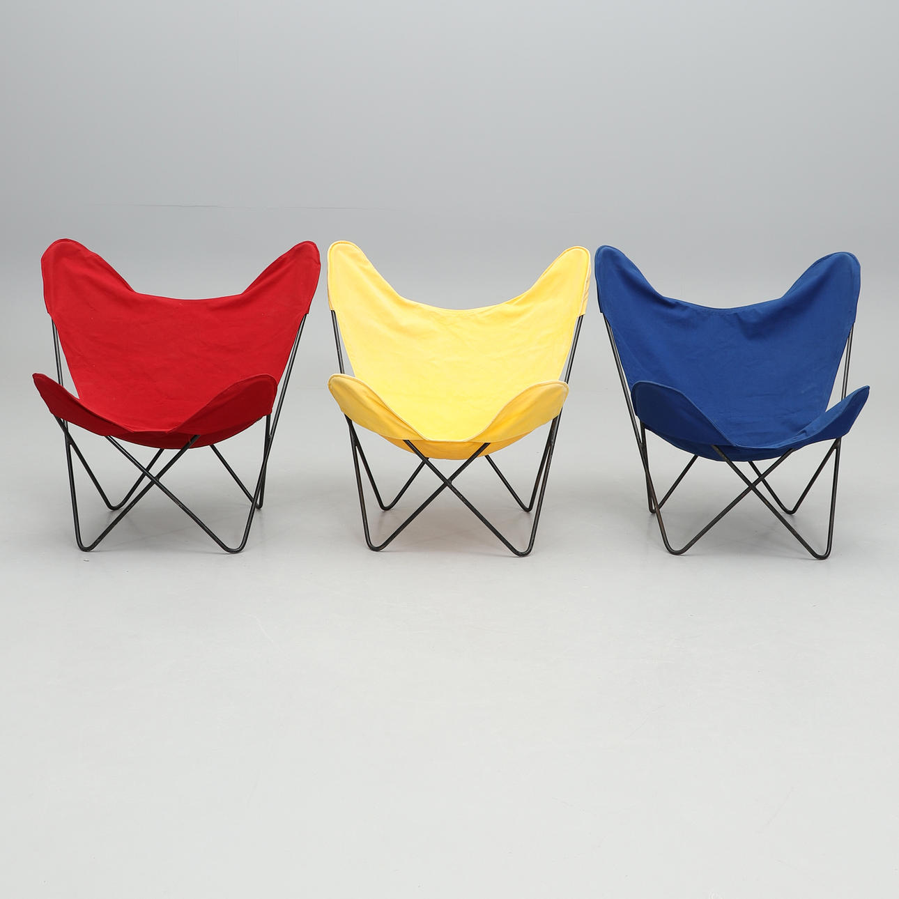 FLADDERMUSFÅTÖLJER, 3 st, 1900-talets slut.