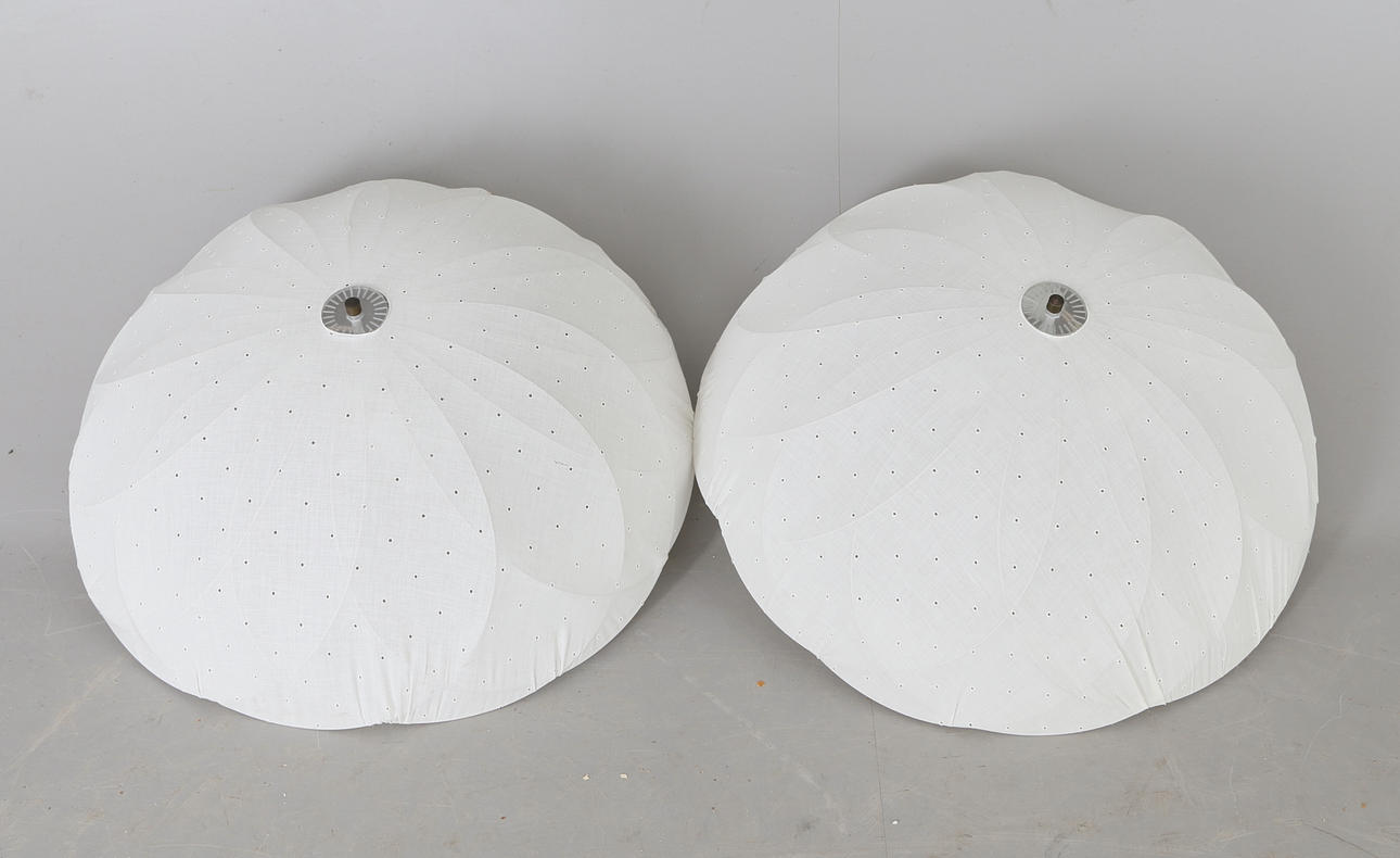 TAKPLAFONDER, 2 st, textil och metall, Pia lampa, Thore Ahlsén, 1900-tal.