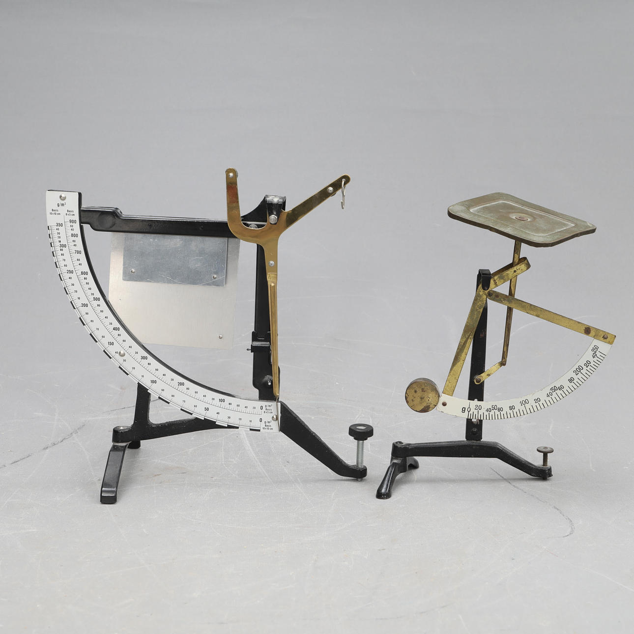 PAPPERSVÅGAR, 2 stycken.