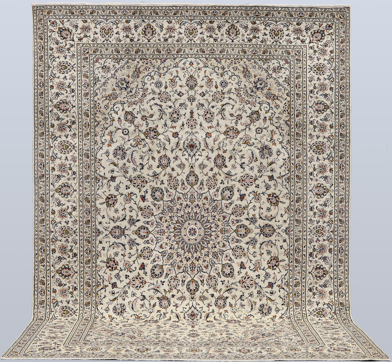 ORIENTMATTA. Ljus Keshan, 346 x 245 cm.